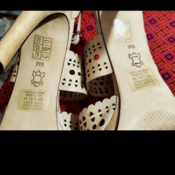 Tory Burch Laser Cut Sandal Heels In Box Size 9 - Picture 9 of 10